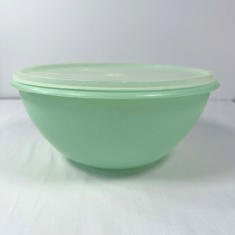 Vintage Tupperware 1954 Millionaire Line Jadeite Bowl Lid 237-1 230-1
